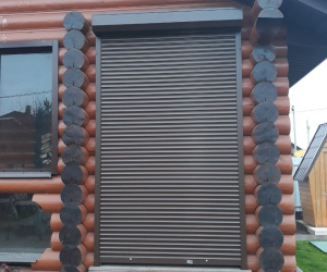 На двери